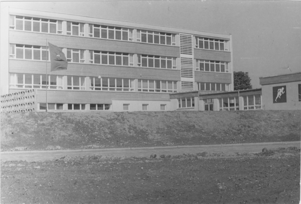 images/historischesSchulhaus/DDR-Zeit/sc0196%20Ho%20Chi%20Minh%20Kopie.jpg#joomlaImage://local-images/historischesSchulhaus/DDR-Zeit/sc0196 Ho Chi Minh Kopie.jpg?width=1000&height=677