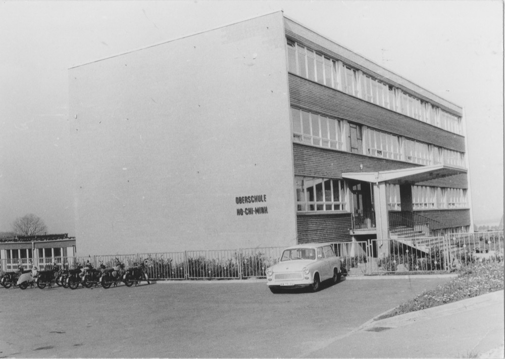 images/historischesSchulhaus/DDR-Zeit/sc0204%20Ho%20Chi%20Minh3%20Kopie.jpg#joomlaImage://local-images/historischesSchulhaus/DDR-Zeit/sc0204 Ho Chi Minh3 Kopie.jpg?width=1000&height=710