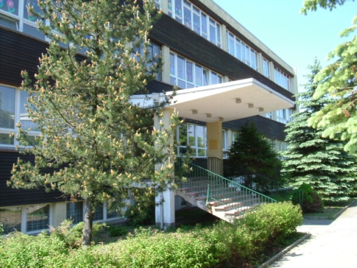 images/historischesSchulhaus/aussenanlagen%20vor%202011%201.jpg#joomlaImage://local-images/historischesSchulhaus/aussenanlagen vor 2011 1.jpg?width=512&height=384