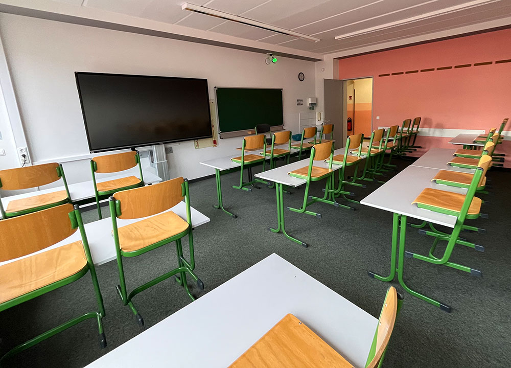 images/klassenzimmer/Klassenzimmer-digi2.jpg#joomlaImage://local-images/klassenzimmer/Klassenzimmer-digi2.jpg?width=1000&height=720