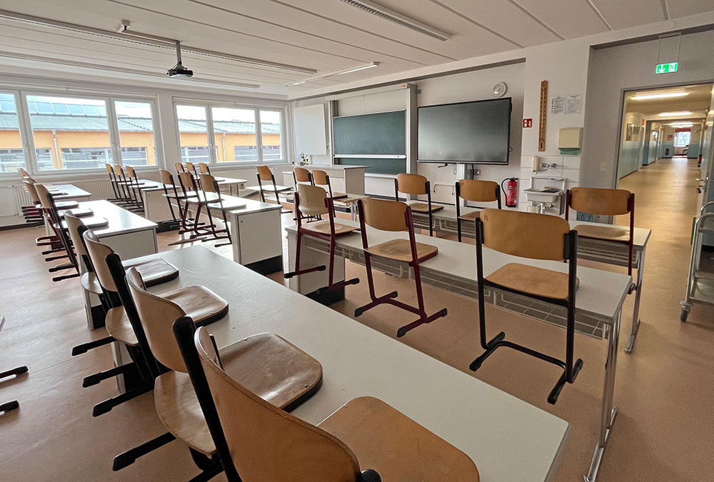 images/klassenzimmer/Physik3.jpg#joomlaImage://local-images/klassenzimmer/Physik3.jpg?width=1000&height=675