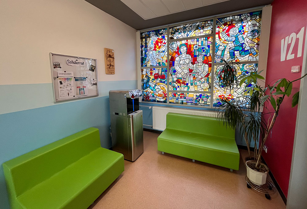 images/klassenzimmer/Schulerratecke2.jpg#joomlaImage://local-images/klassenzimmer/Schulerratecke2.jpg?width=1000&height=681